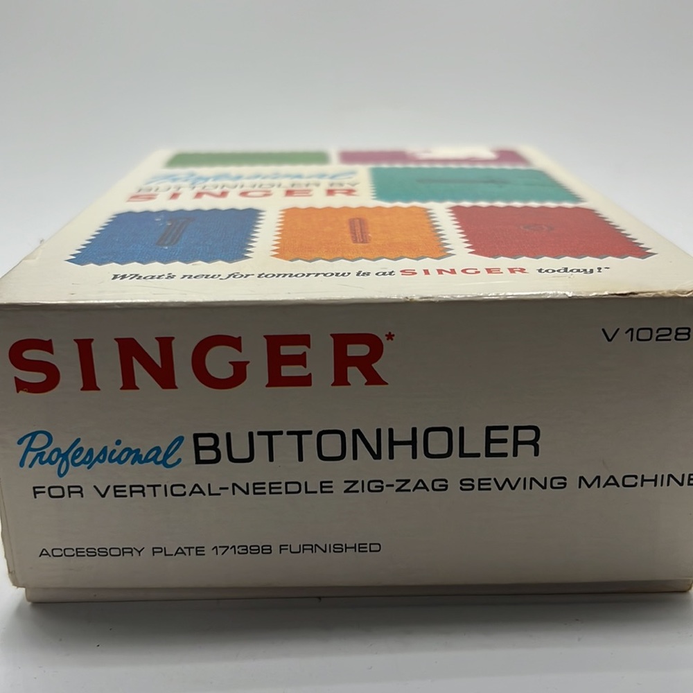 Singer Professional Buttonholder - Picture 2 of 5